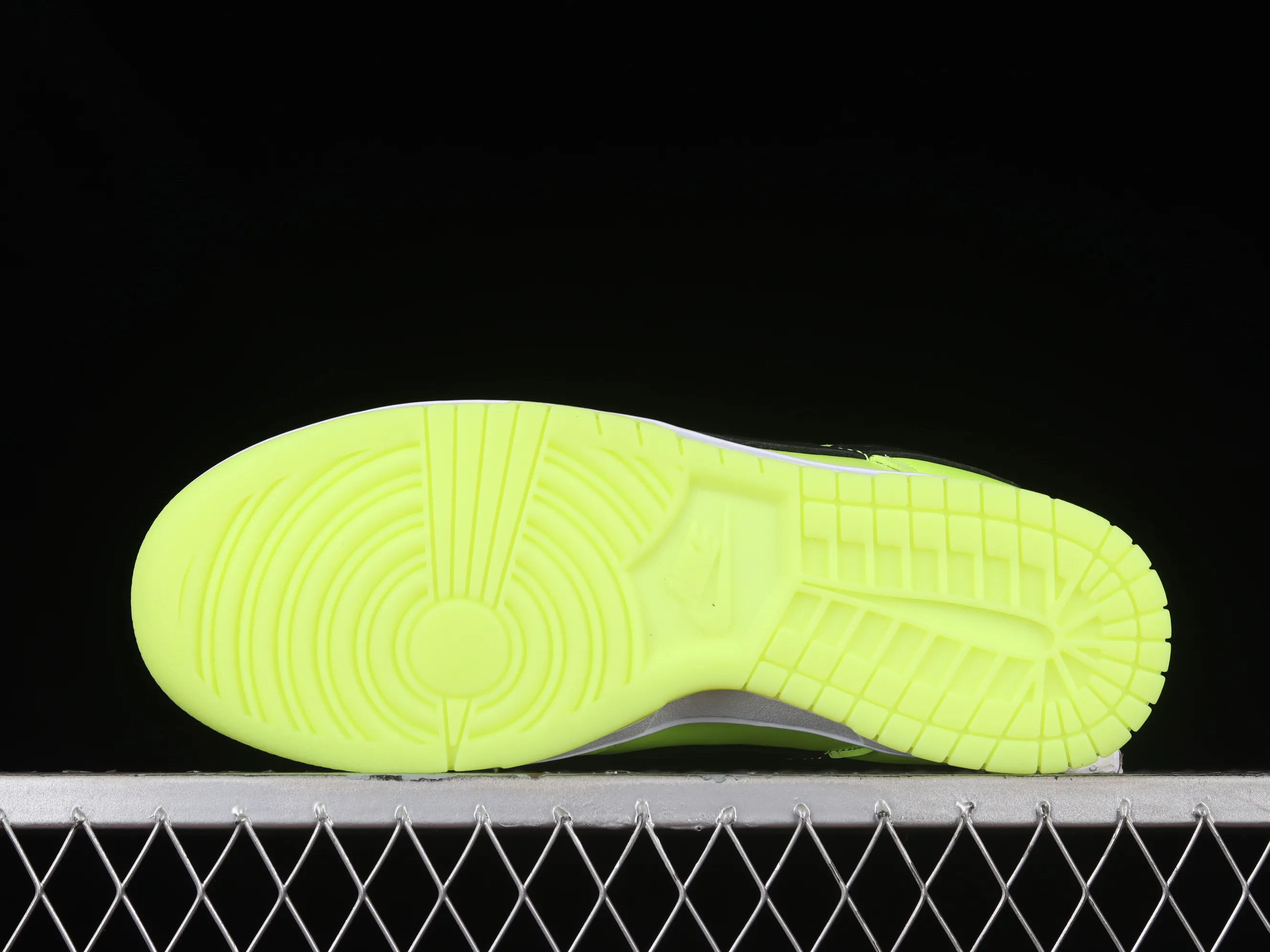 All categories Nk SB Dunk series Nk SB Dunk Low low-top sneakers Nk Dunk Low "Glow In The Dark" fluorescent green SB low-top sports and leisure sneakers FJ4610-702